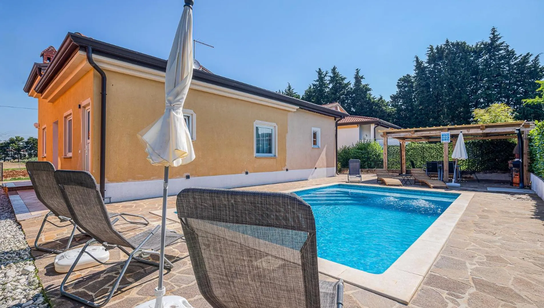 Villa Luka Gedici 0*,